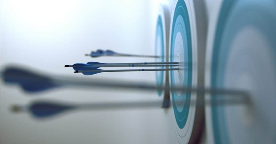 Arrows hitting the bullseye on a target, symbolizing precision in supply chain planning.